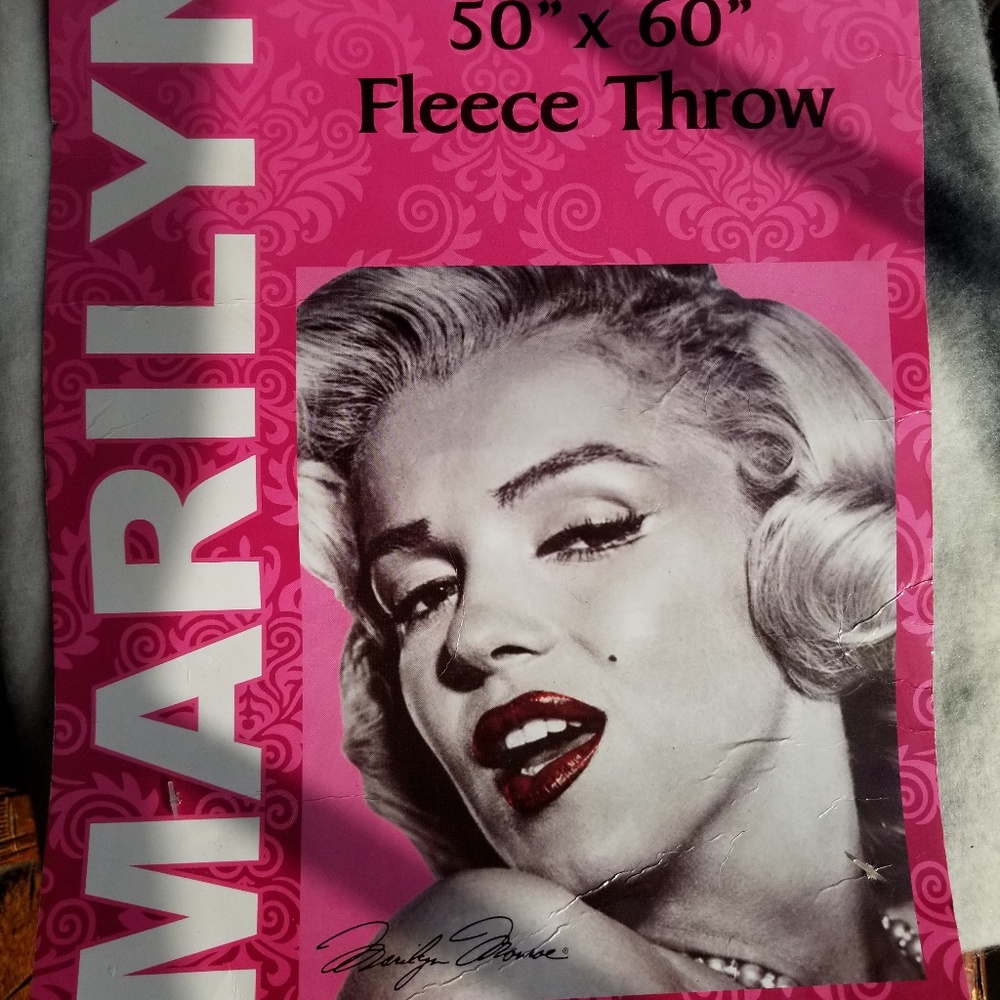 Marilyn Monroe 50x60 fleece throw collectible